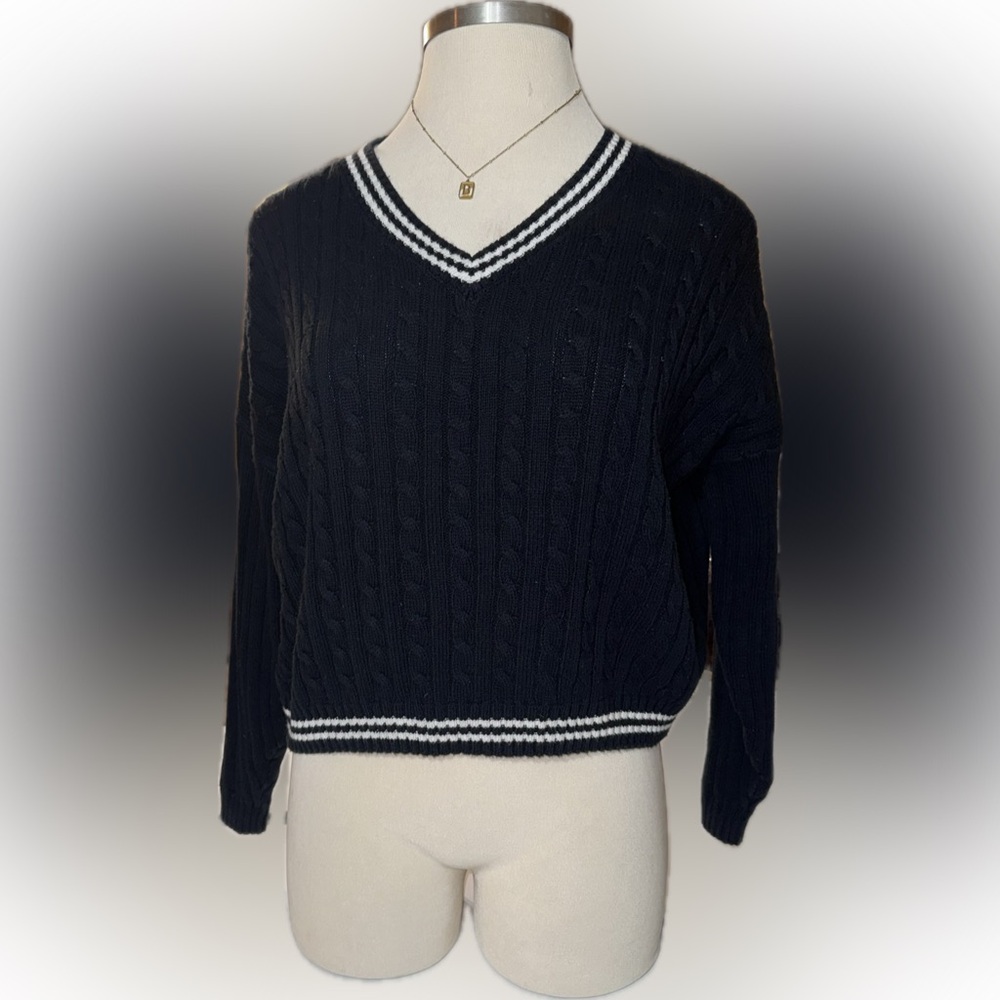 Hollister Y2K Black Cable-Knit V-Neck Sweater with Contrast‎ Trim